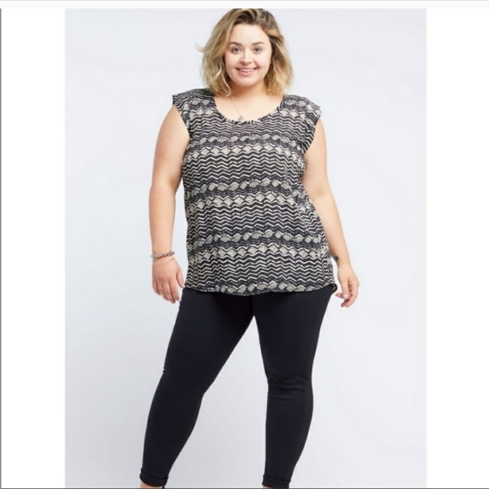 Piphany 3x Black and Cream Flowy Top
